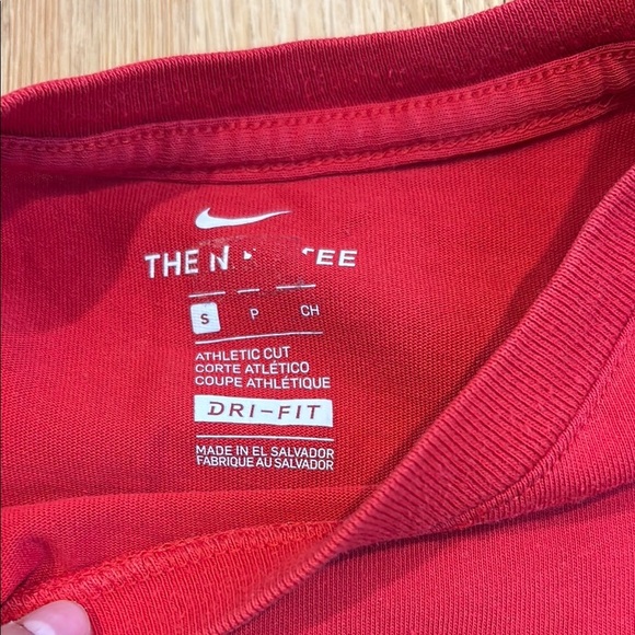 Nike Boys Red Short Sleeve Dri-FIT Tee Size S - Picture 2 of 4